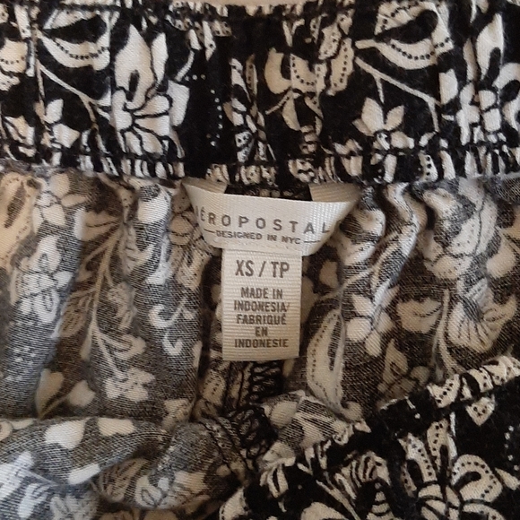 Patterned Shorts - Picture 2 of 3